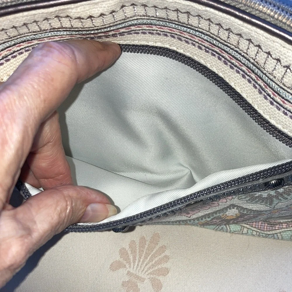 SAKROOTS shoulder bag off white w/grey, pink, pale blue, lavender. $25 - Picture 4 of 8